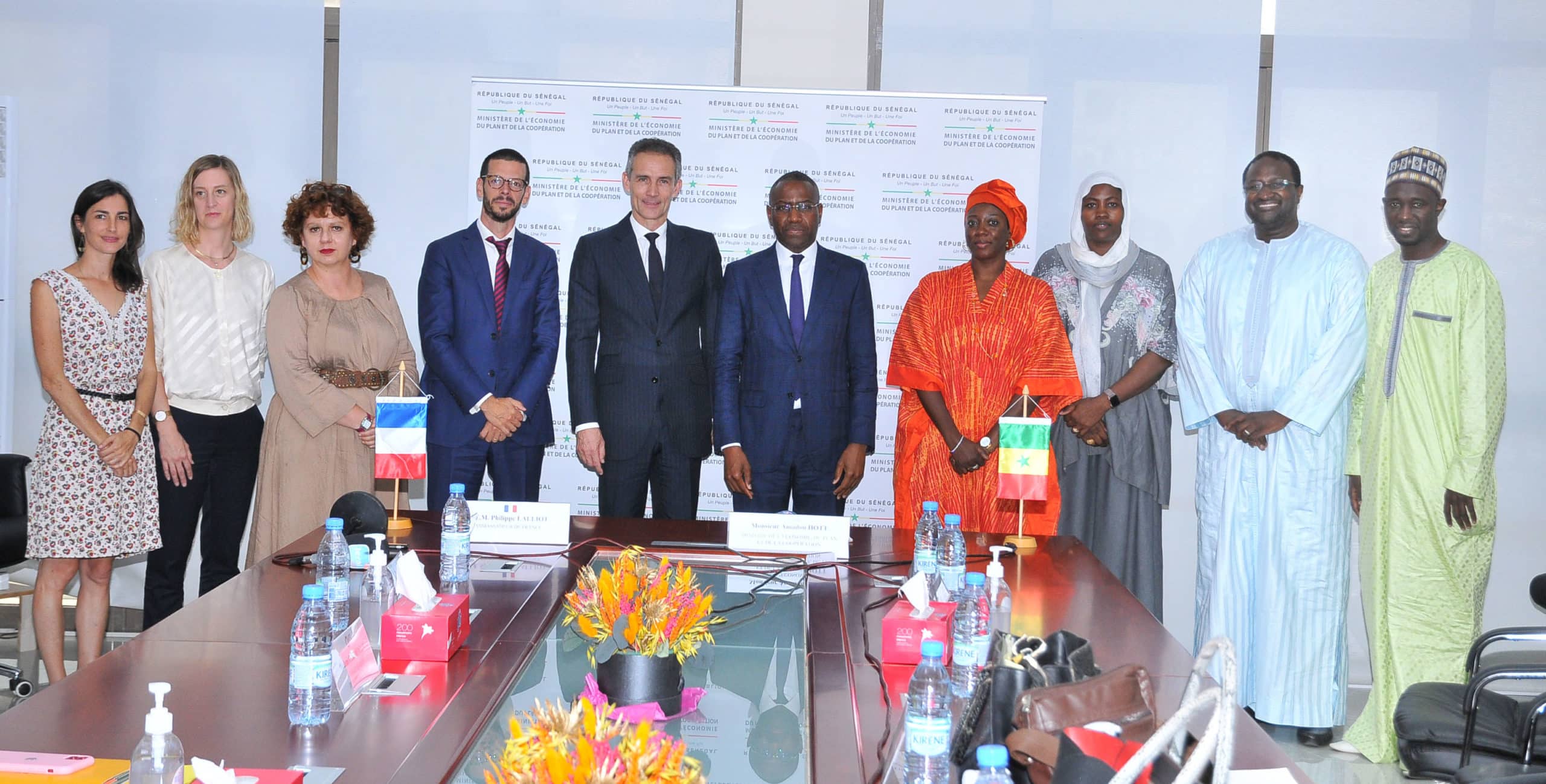 Signature de convention entre le Ministre Amadou Hott et l'Agence Française  de Développement